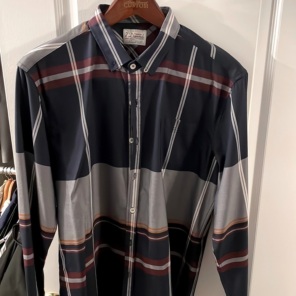 7 Diamonds button down size L
